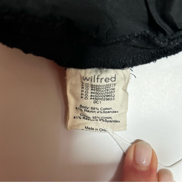 Aritzia Wilfred Women’s low rise black cotton micro cargo shorts. Size 6 - Picture 8 of 13